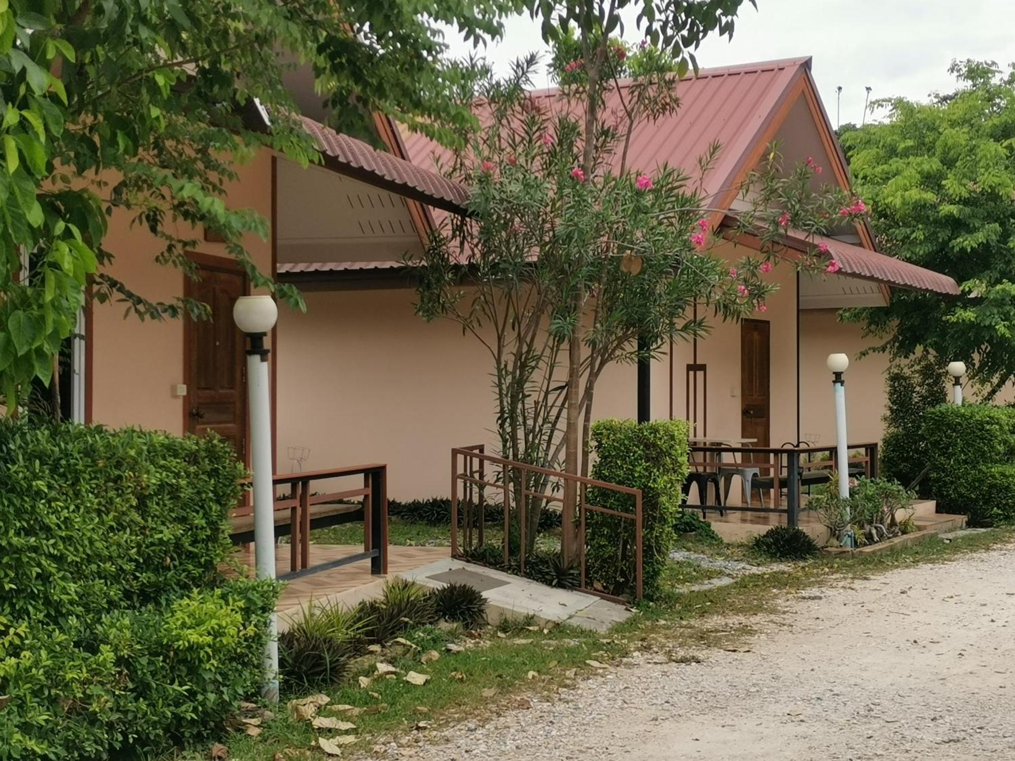 Numhom Resort Ban Nong Chum Saeng Exterior photo